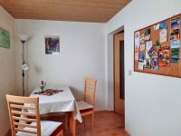 separates Wohnzimmer mit Tisch und Stühlen,
SAT - TV und gemütlichen Sofa und Internet- Anschluß - Bild 9: Fewo Noack Sächsische Schweiz nahe Bad Schandau