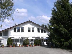 Bild 1: Ferienwohnung Trapp Mayer im ersten OG rechts 10 km vom Bodensee