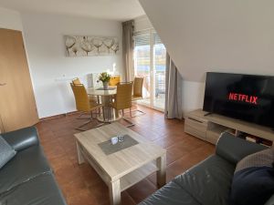 Bild 3: Fewo am Wieker Bodden 80m zum Wasser, Terrasse, Balkon, Garten, Fahrräder