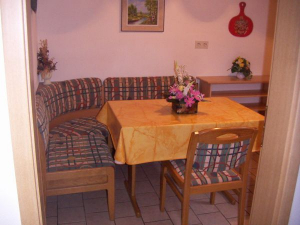 Ihr Essraum, gleich neben der Küche.