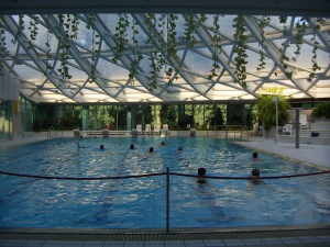 Das tolle Kurfürsten-Erlebnisbad in Amberg, mit einer Riesenrutsche, warmwasserbecken, Sauna, Wellness und Whirlpool.