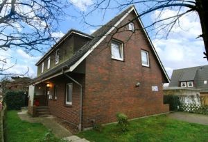 Das Haus hat 4 sep. Ferienwohnungen und wird das ganze Jahr über vermietet.