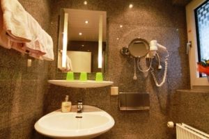 Duschbad mit Fön, Rasierspiegel