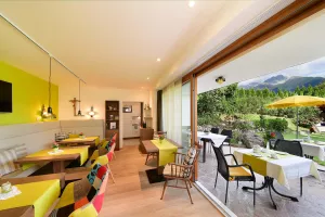 Gemütlicher Aufenthaltsraum wo wir Ihnen das Frühstück servieren.
Bei angenehmen Temperaturen können Sie Garten Frühstücken