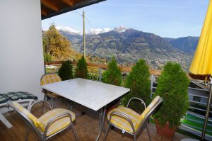 große überdachte Terrasse