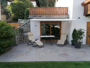 Bild 4: Zimmer mit Frühstücksbuffet