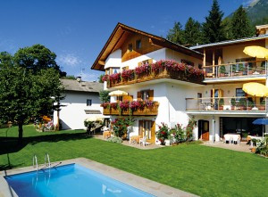 Ferienwohnung in Dorf Tirol: Haus Rosengarten/ Marcher/ Typ Family