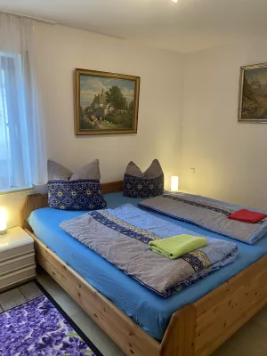 Schlafzimmer mit Doppelbett 180x200
