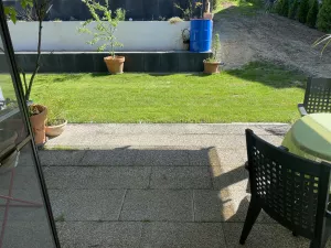 Terrasse mit Gartenanteil