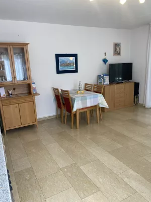 Wohnzimmer mit Eßbereich