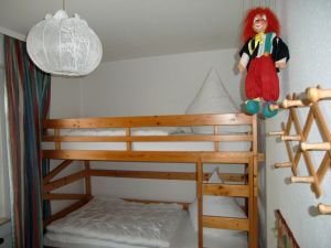 mit Etagenbett - auch für Erwachsene geeignet: 0,90 x 2,00 m