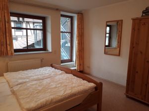 Schlafzimmer mit Doppelbett