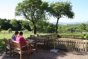 Frühstück vor der Ferienwohnung.
