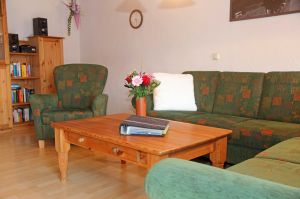 das gemütliche, großzügige Wohnzimmer der Familienwohnung