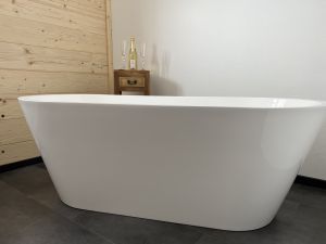 Ganz neu bei uns im Fernblick ist Deine kleine, private Ruhe-Oase, in der Du mal so richtig entspannen und die Seele baumeln lassen kannst.
Ob ein wärmendes Bad in der freistehenden Badewanne mit Ausblick aus dem Fenster oder Kraft tanken in der Sauna die genug Platz zum sitzen oder liegen bietet mit anschließender Erfrischung in der Regenwald-Dusche oder einfach nur relaxen auf den Ruheliegen.
Es bleibt Dir überlassen was Du machst, denn die kleine Auszeit vom Alltag hast Du ganz für Dich allein oder mit Deinem Partner.
Du kannst sie spontan bei uns im Haus buchen oder auch gerne
(als Überraschung für Deinen Liebste/n? :-)) vor der Anreise.