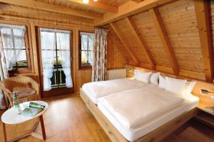 Schlafzimmer 1