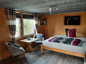 Wohn- und Schlafbereich in Bungalow LEE