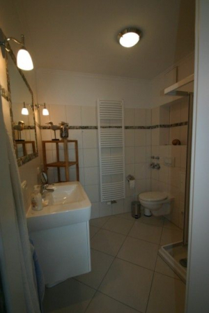 Bild 7: Kühlungsborn: Ferienwohnung Muschelsucher an der Ostsee mit WLAN; 9m-Balkon