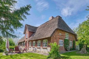 Bild: Ferienhaus "Landhaus vor Sylt", Urlaub mit Hund, Zaun, Pool,Kamin,Sauna,5 P