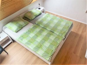 Mit Doppelbett 180x200