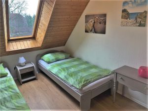 mit zwei Einzelbetten 90x200