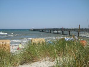 Von der Seebrücke legen Fördedampfer nach Eckernförde,Kappeln oder zum Nord-Ostseekanal ab.