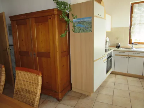 Blick Wohnzimmer zur Küche