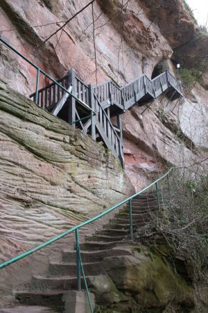 Aufgang zur Ruine Falkenstein