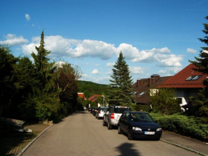 Blick in die Straße vor dem Haus