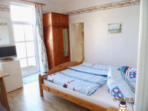 Doppelzimmer mit "kleinem Blick" auf den Greifswalder Bodden!