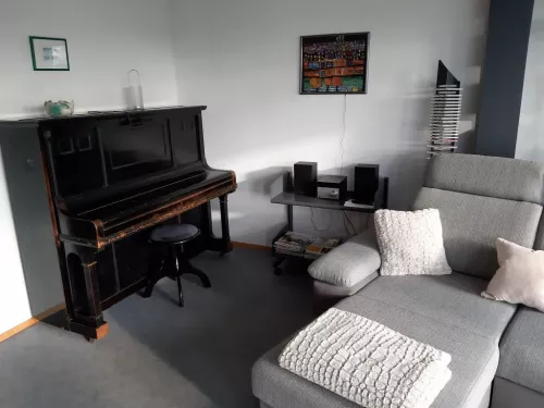Klavier im Wohnraum