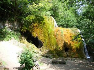 Der nahe gelegene Wasserfall Dreimühlen ist immer einen Ausflug wert.