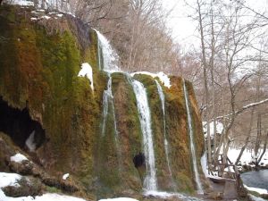 Der Nohner Wasserfall - ein Naturereignis - wird auch im Winter von vielen Bewunderern aufgesucht.