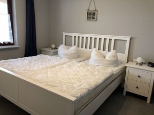 Schlafzimmer für 2 Personen, TV usw.