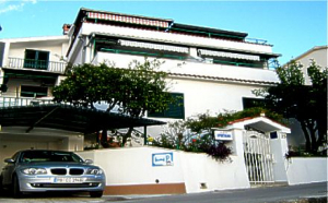 "Adria apartmani"
Fm. Davorka i Dijano Pavlinovic
Marka marulica 23
21327 Podgora