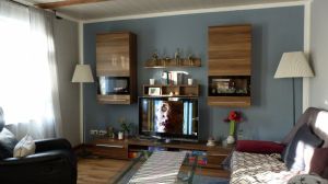 großzügiges Wohnzimmer das Wohnzimmer ist großzügig geschnitten und mit 2 Schlafcouches eingerichtet