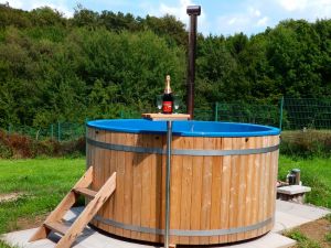 Badtunna im Garten Ferienhaus Stift Ennenbach