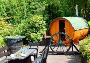 Fass-Sauna im Garten Ferienhaus Stift Ennenbach