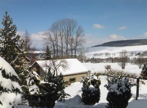 im Hintergrund der Schießberg mit Skilift