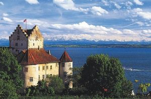 Das Alte Schloß in Meersburg mit Blick über den See