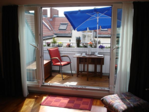 Terrasse und Wohnraum sind "eins". Großer, offener Zugang mit Schiebetüren