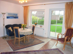 Vom hellen Wohnbereich hat man einen direkten Zugang in den großen Garten