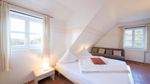 Fewo Arkonaschwalbe Zum Schlafen ein Doppelbett mit 2 Matratzne á 90x200 cm.
Für den dritten Gast steht eine Schlafcouch mit Federkernausstattung bereit.