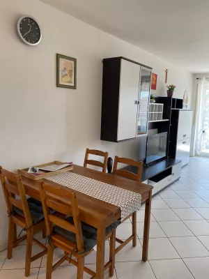 Tisch für 4 Pers.