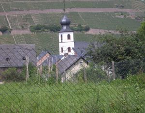 Kirchturm Ihre Aussicht zum Kirchturm und zum Brauneberg