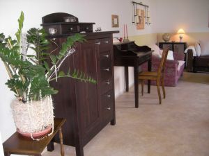 Wohnzimmer Wohnzimmer mit Schreibtisch