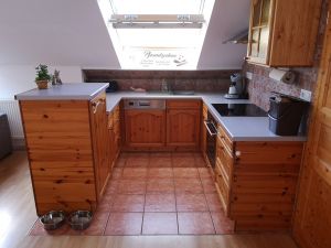 Große Wohn-Ess- Küche Einbauküche
* E-Herd mit Ceranfeld
* Mikrowelle
* Kaffeemaschine
* Minigrill
* Wasserkocher
* Eierkocher
* Toaster
* Geschirr
* Geschirrspüler