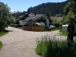Haus Maria vom Waldweg aus zu sehen