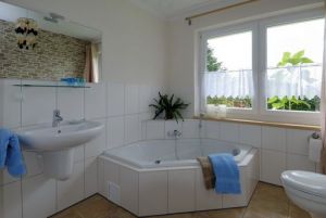 Ob Regenkopfdusche oder Whirlpool, Entspannung nach einem aktiven Tag ist garantiert.