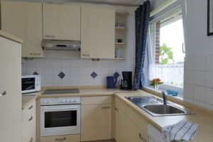 In der vollausgestatteten Küche stellt sich nur die Frage; Tieflühlpizza oder Entenbraten?